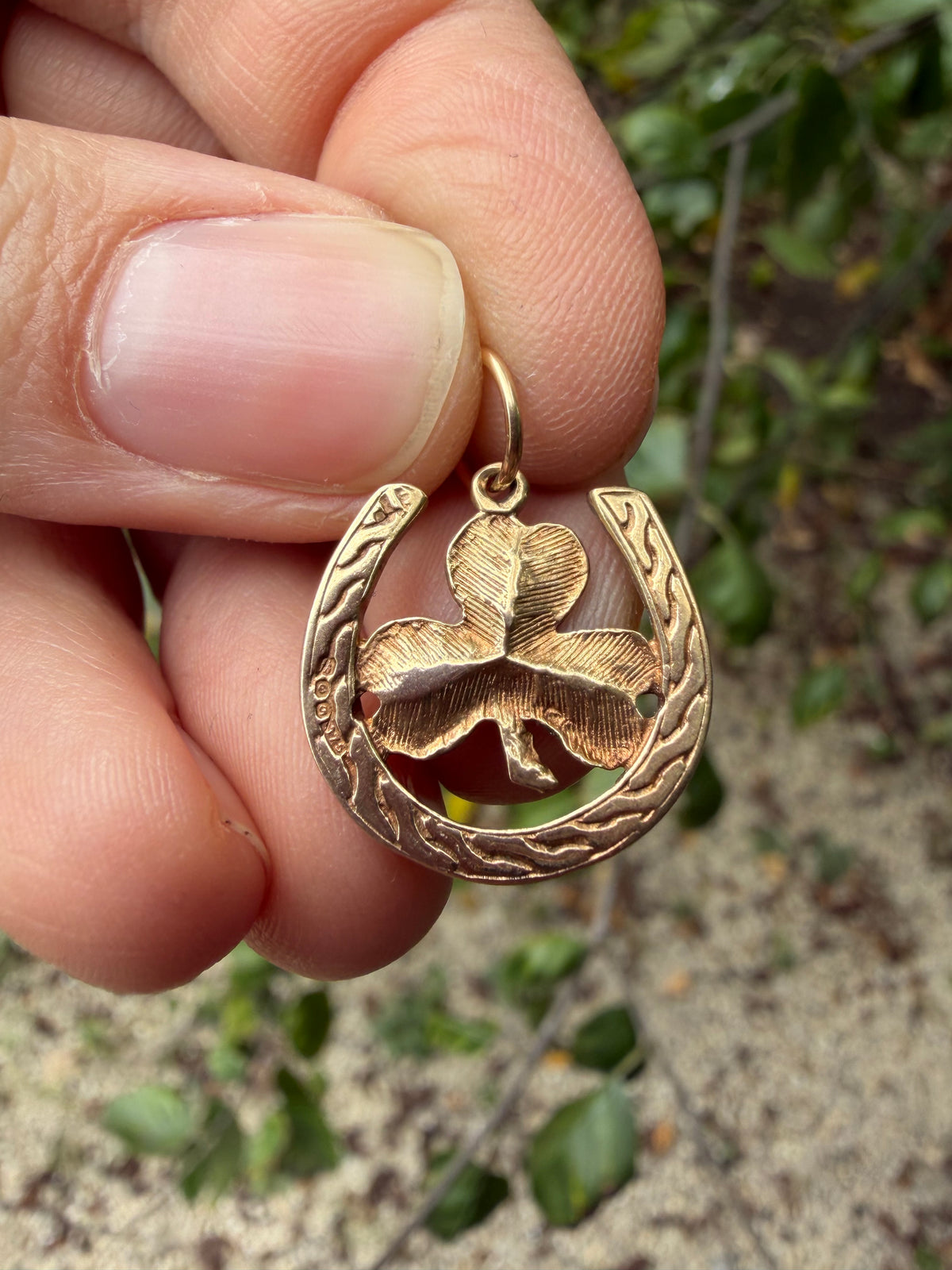 Vintage 9k Horseshoe and Clover