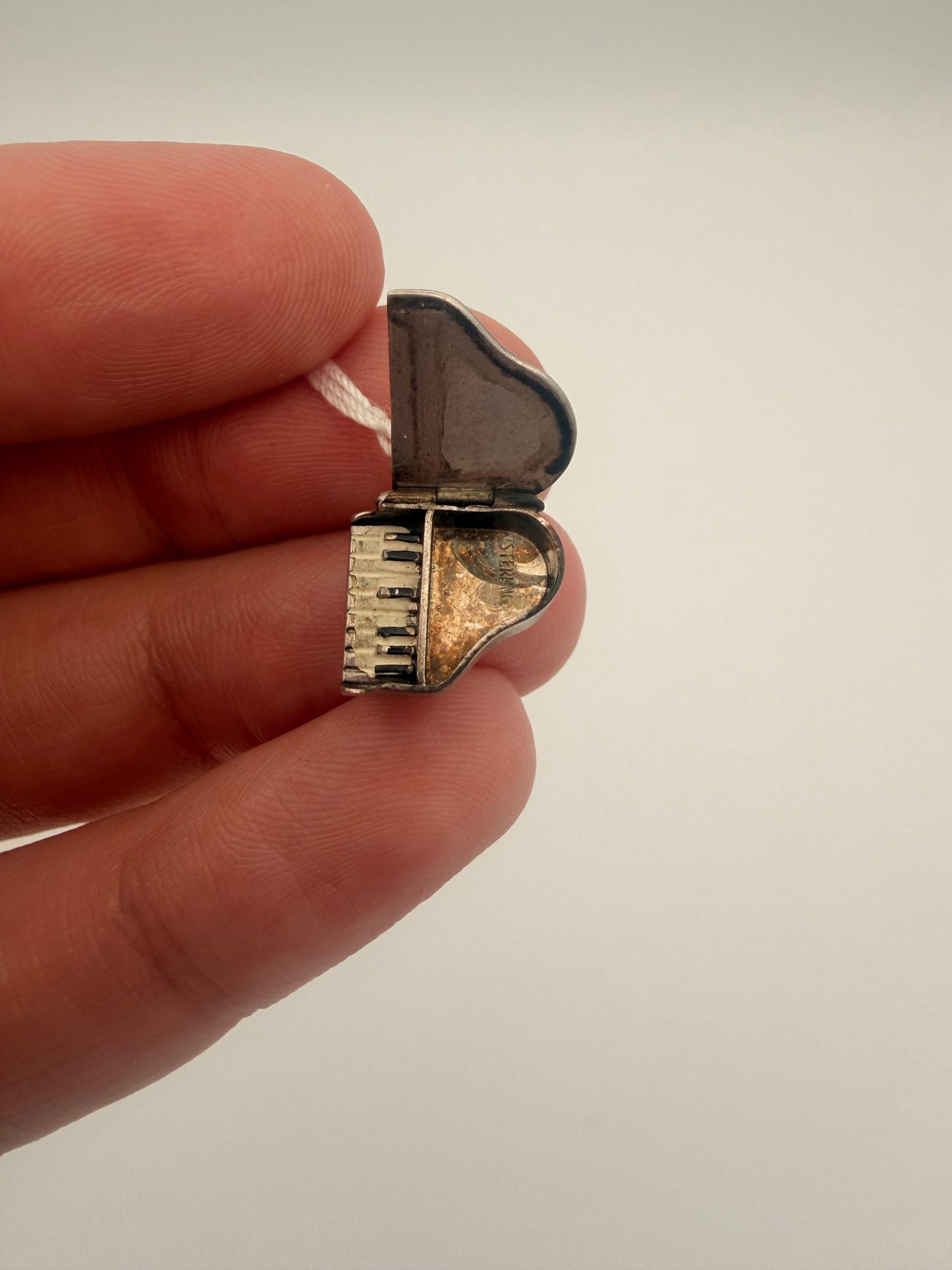 Articulated Piano Charm