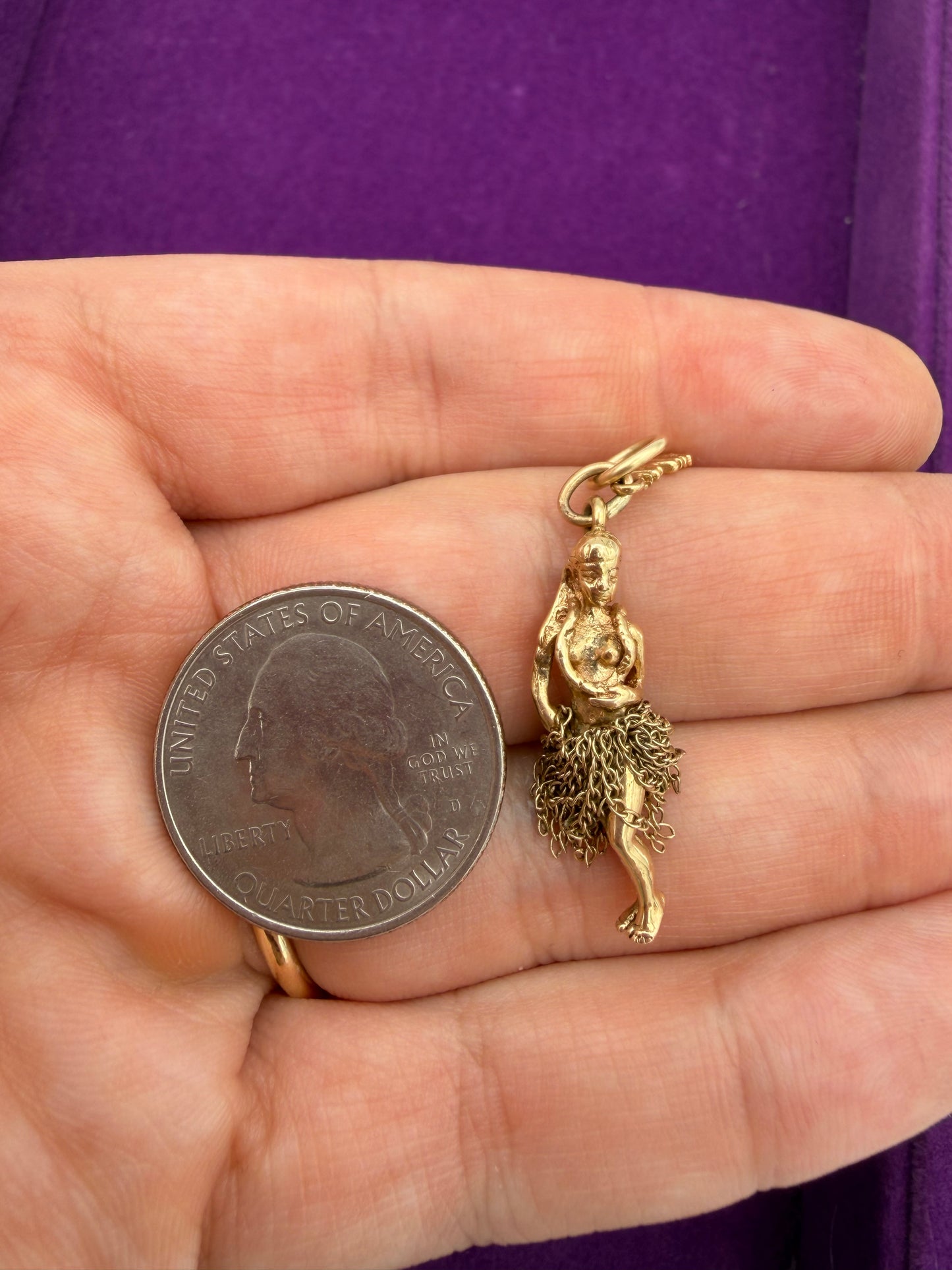 14k Hula Dancer