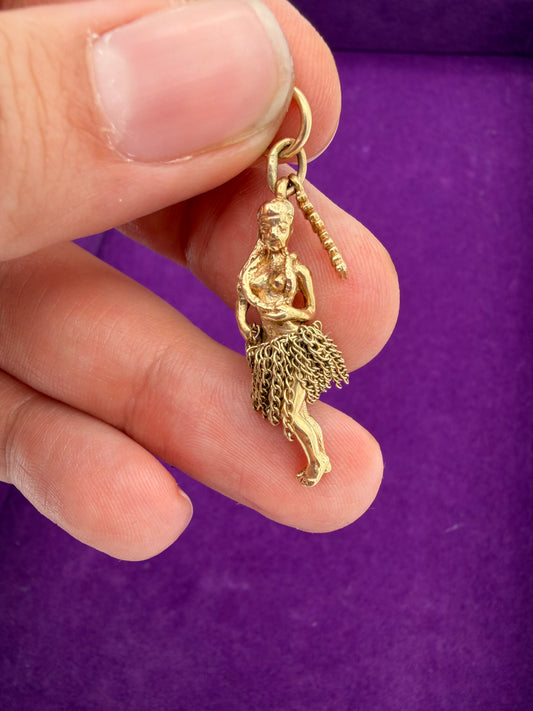 14k Hula Dancer