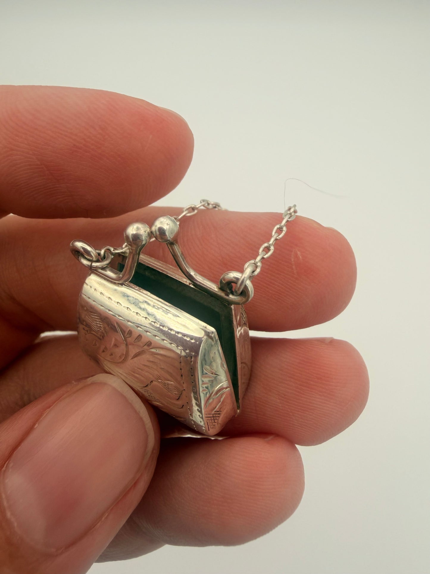 Articulated Purse