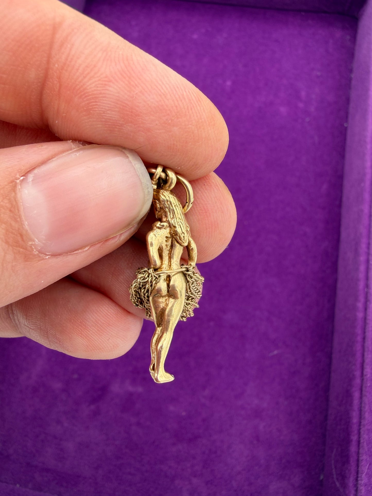14k Hula Dancer