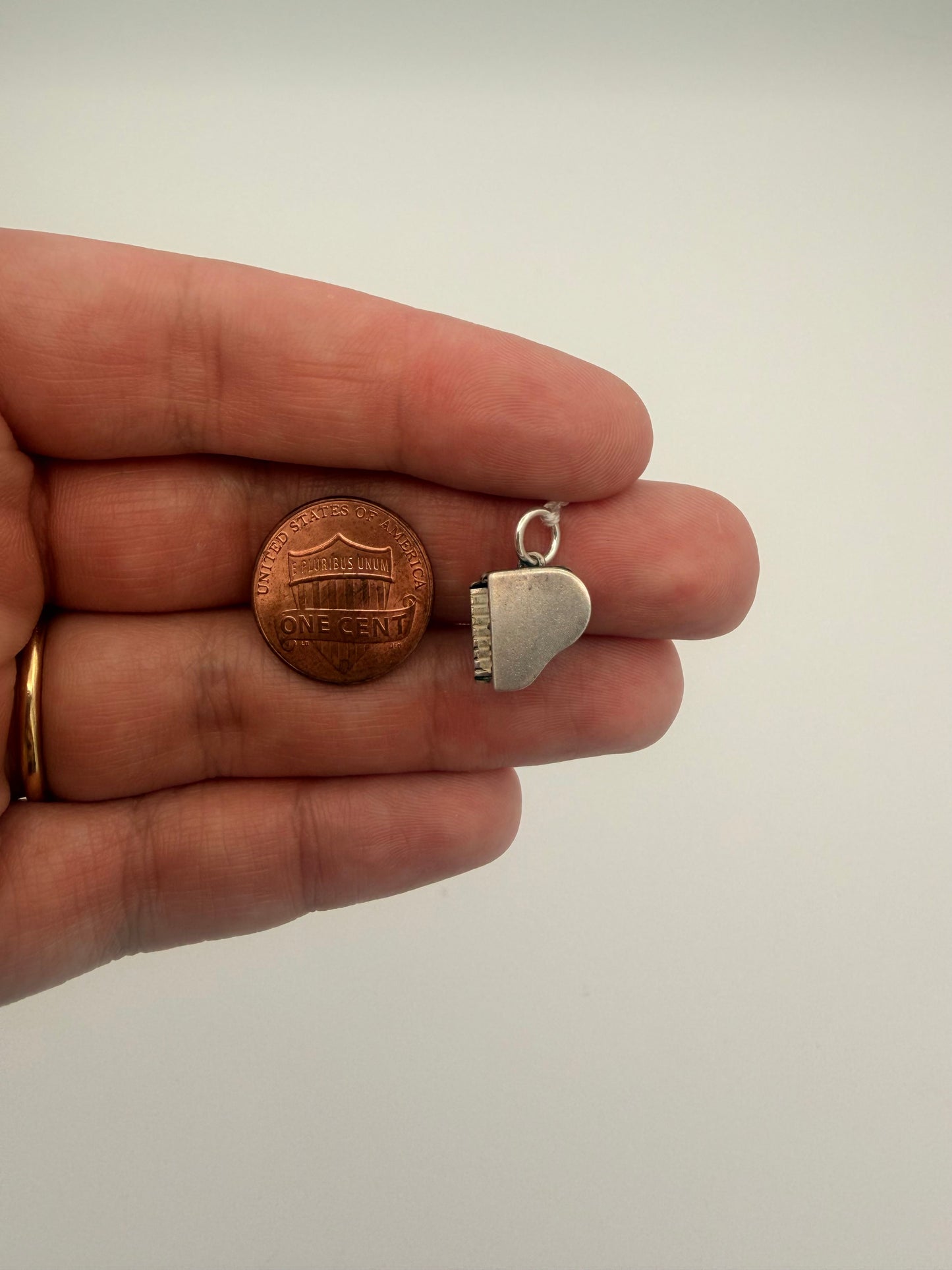 Articulated Piano Charm