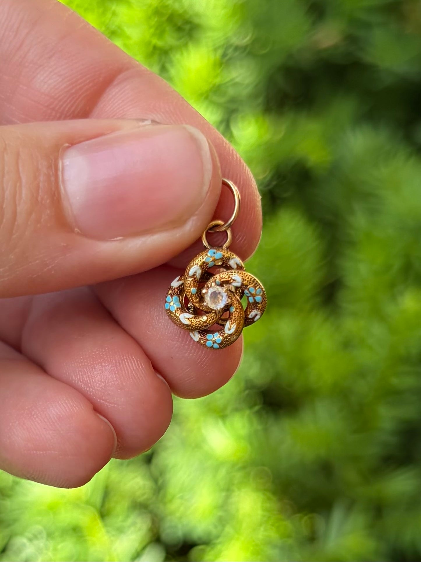 18k Knot Charm