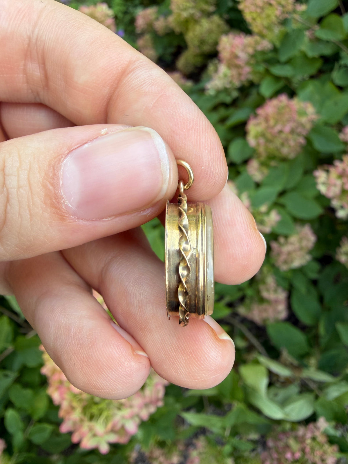 9k Vintage Compass Charm
