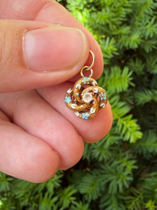 18k Knot Charm