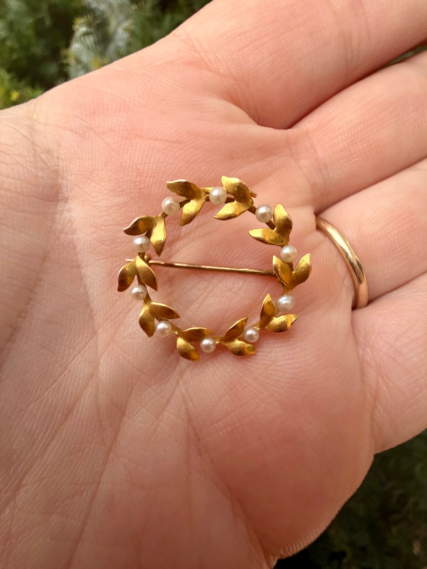 14k Victorian Wreath Pin