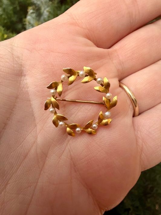 14k Victorian Wreath Pin