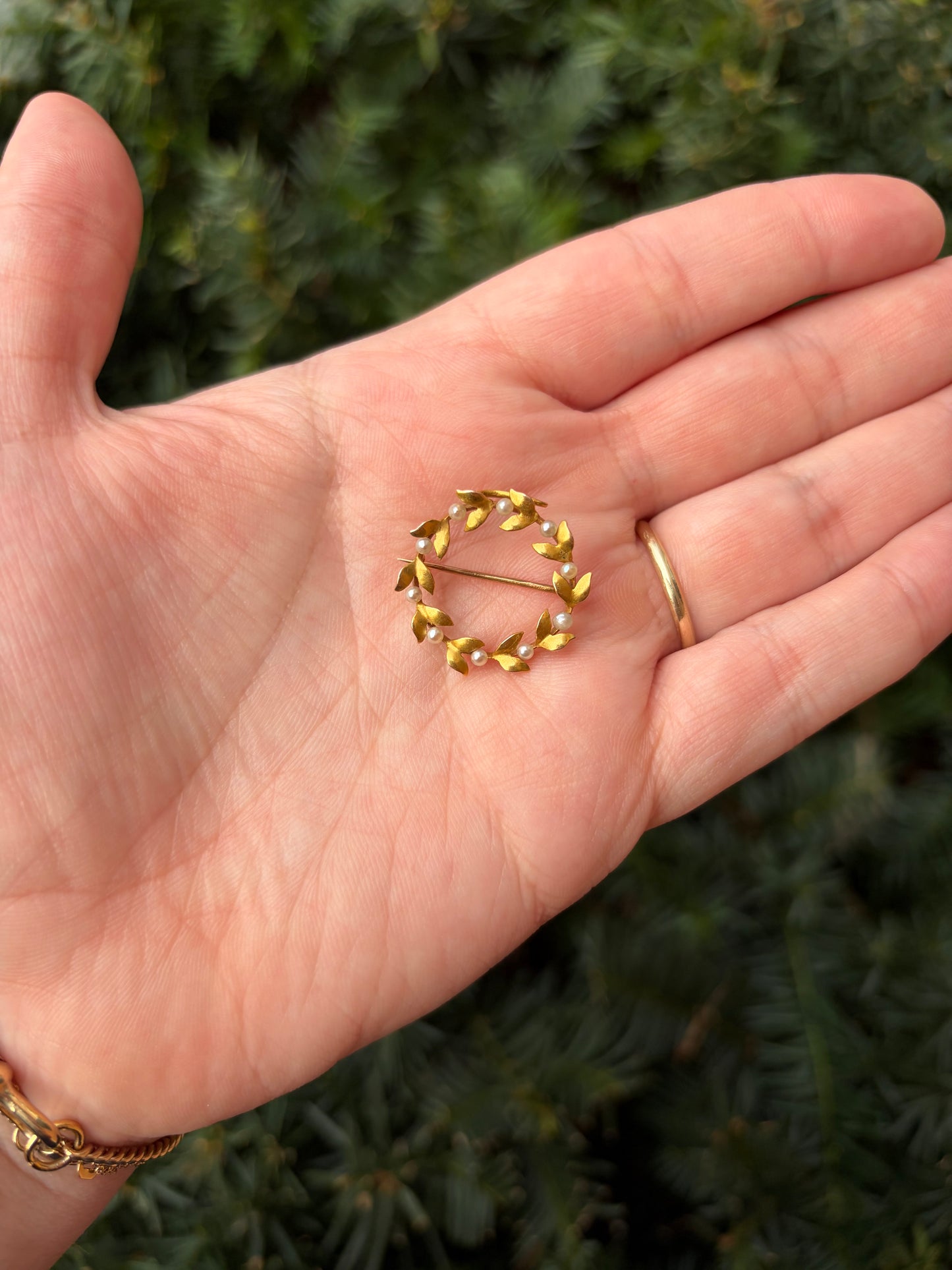 14k Victorian Wreath Pin