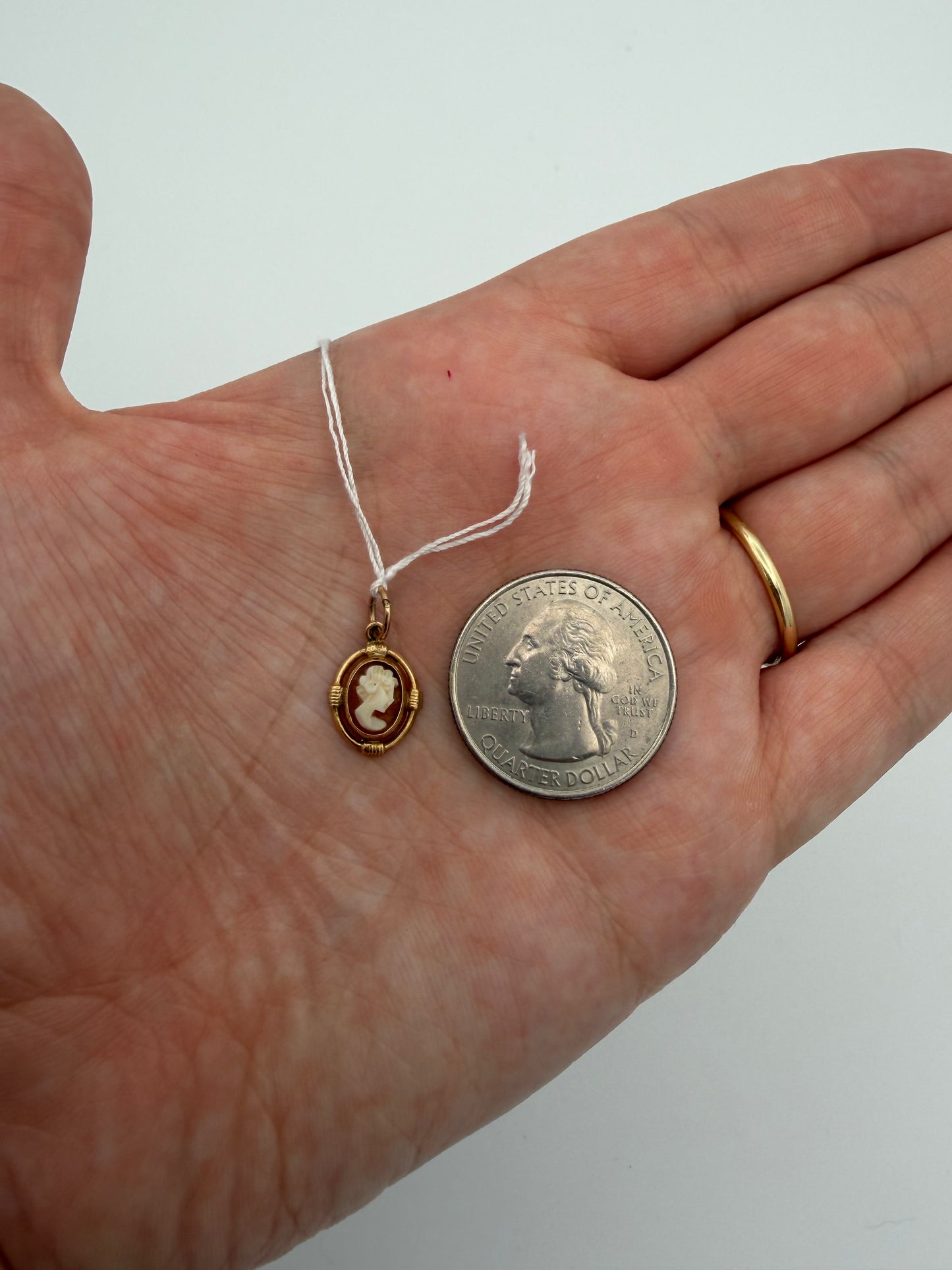 14k Petite Cameo