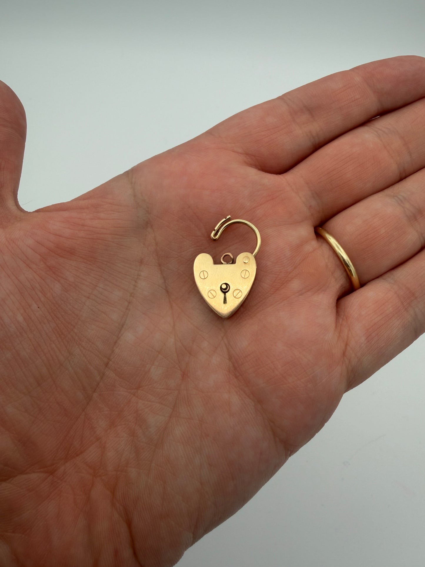 9k Heart Padlock