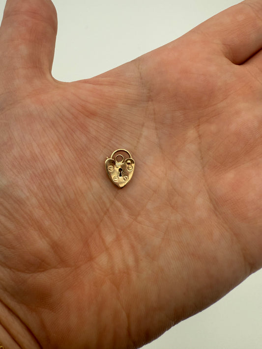 9k Petite Heart Padlock