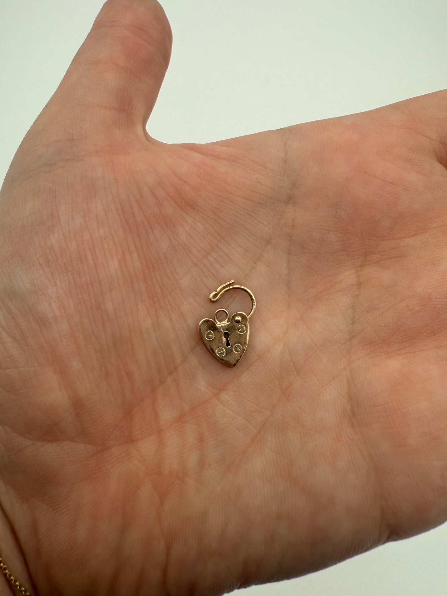 9k Petite Heart Padlock
