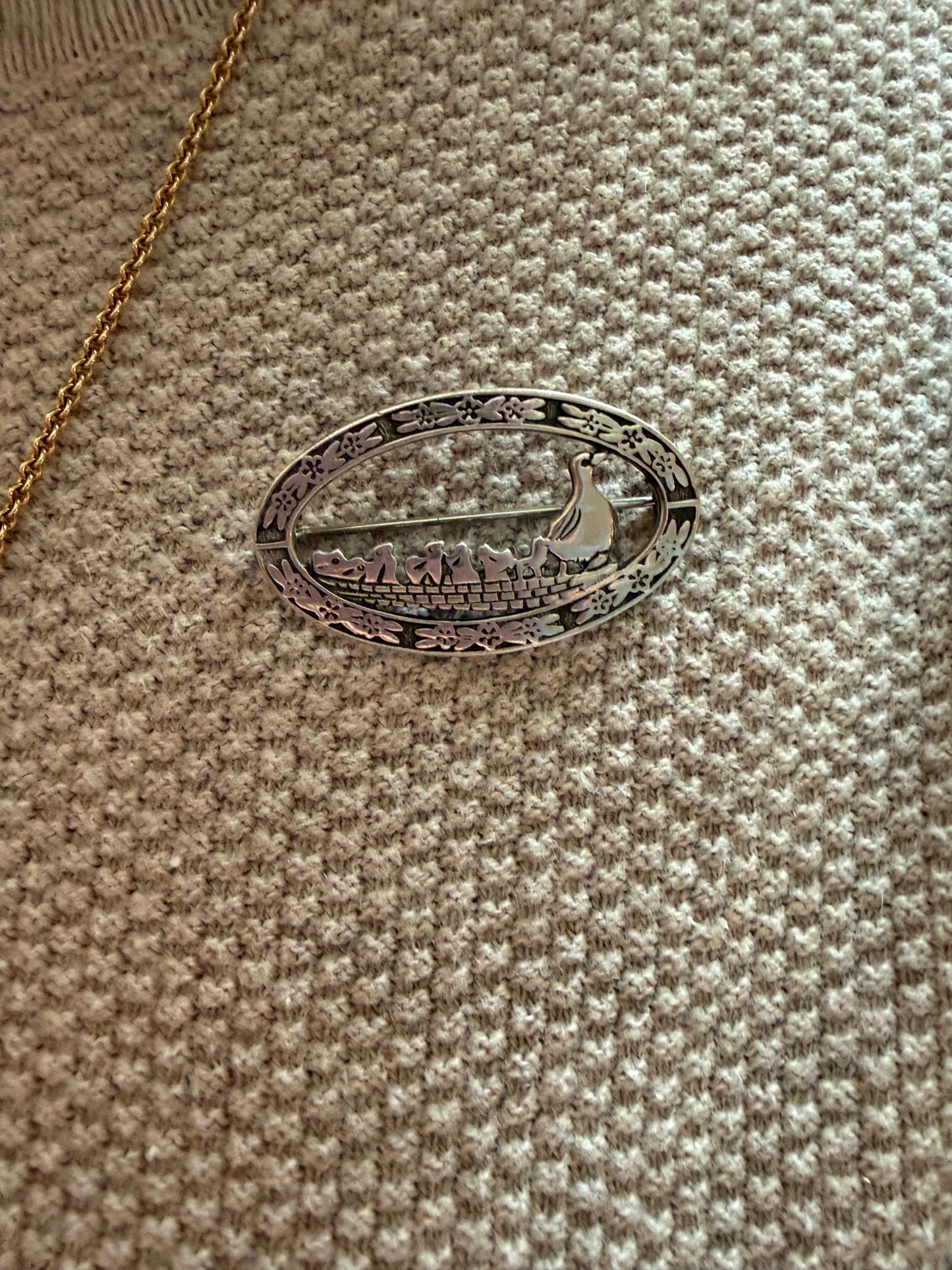 Mother Duck and Ducklings Pin