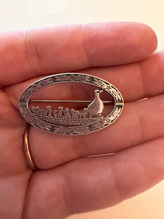 Mother Duck and Ducklings Pin